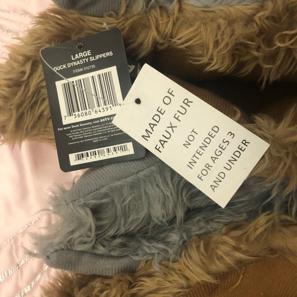 Brand new Disney Donald Duck faux fur slipper - Picture 9 of 9